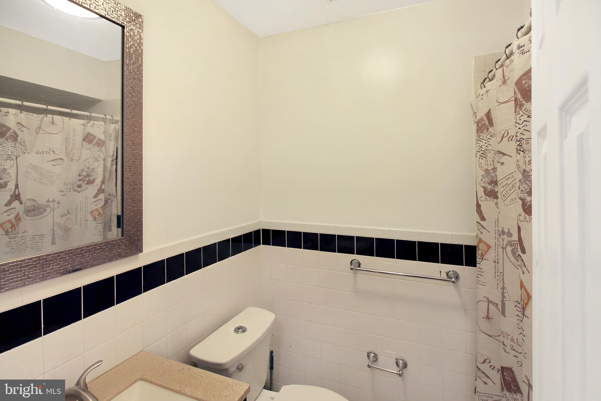 964 Mt Olivet Road Northeast Washington, DC 20002 - Photo 6 of 22 a bathroom with a bathtub and shower