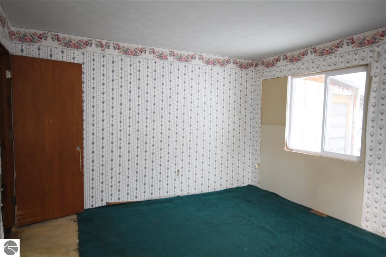 9407 South Maple City Road Maple City, MI 49664 - Photo 32 of 36 1794162-32.JPG