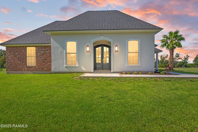 $389,000 | 9745 Highway 82, Abbeville, LA 70510