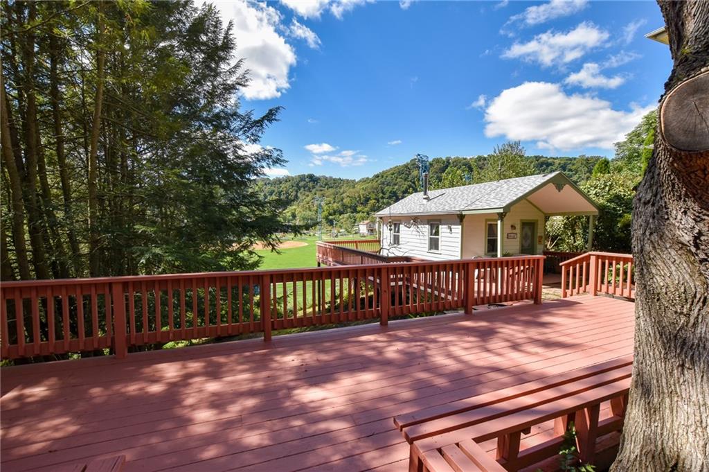 315 4th Street Freeport, PA 16229 - Photo 13 of 17 a view of a deck with a backyard