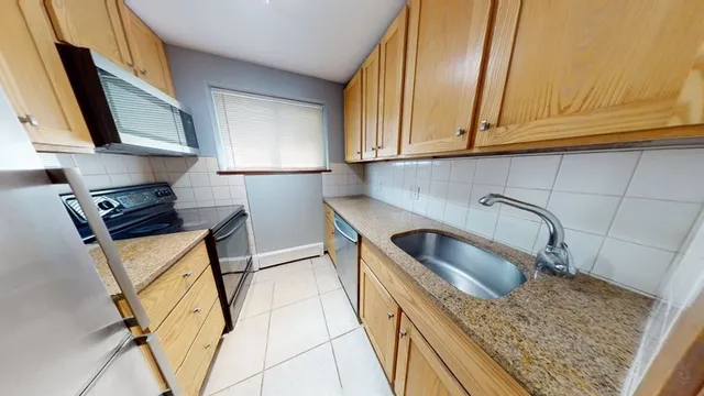 $2,550 | 306 Savin Hill Avenue, Unit 2, Boston, MA 02125