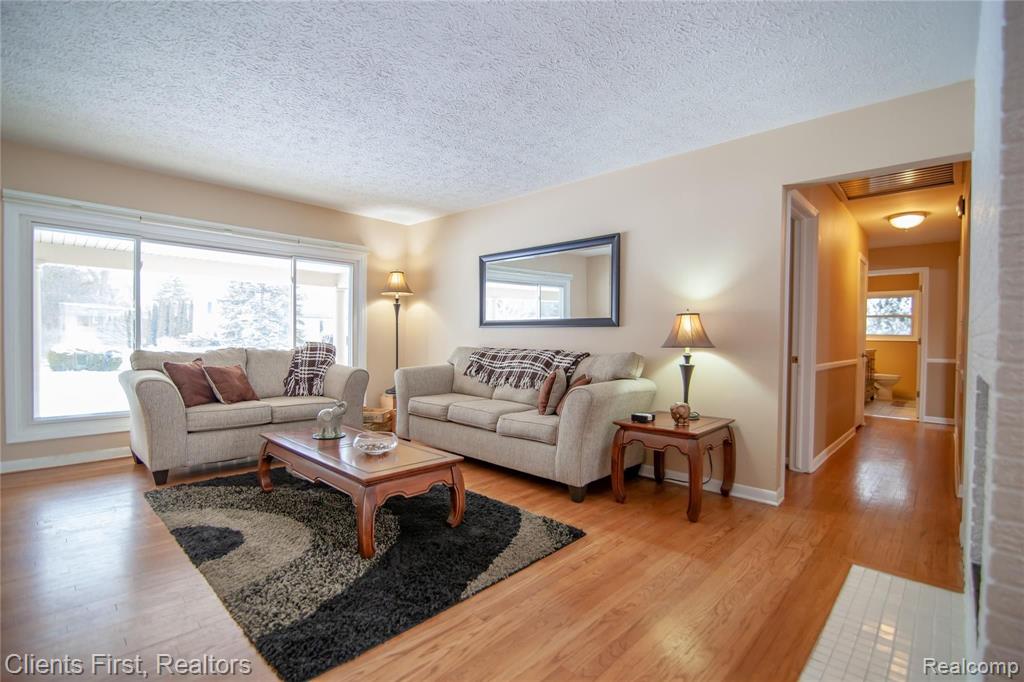 32333 Craftsbury Road Farmington Hills, MI 48334 - Photo 5 of 32