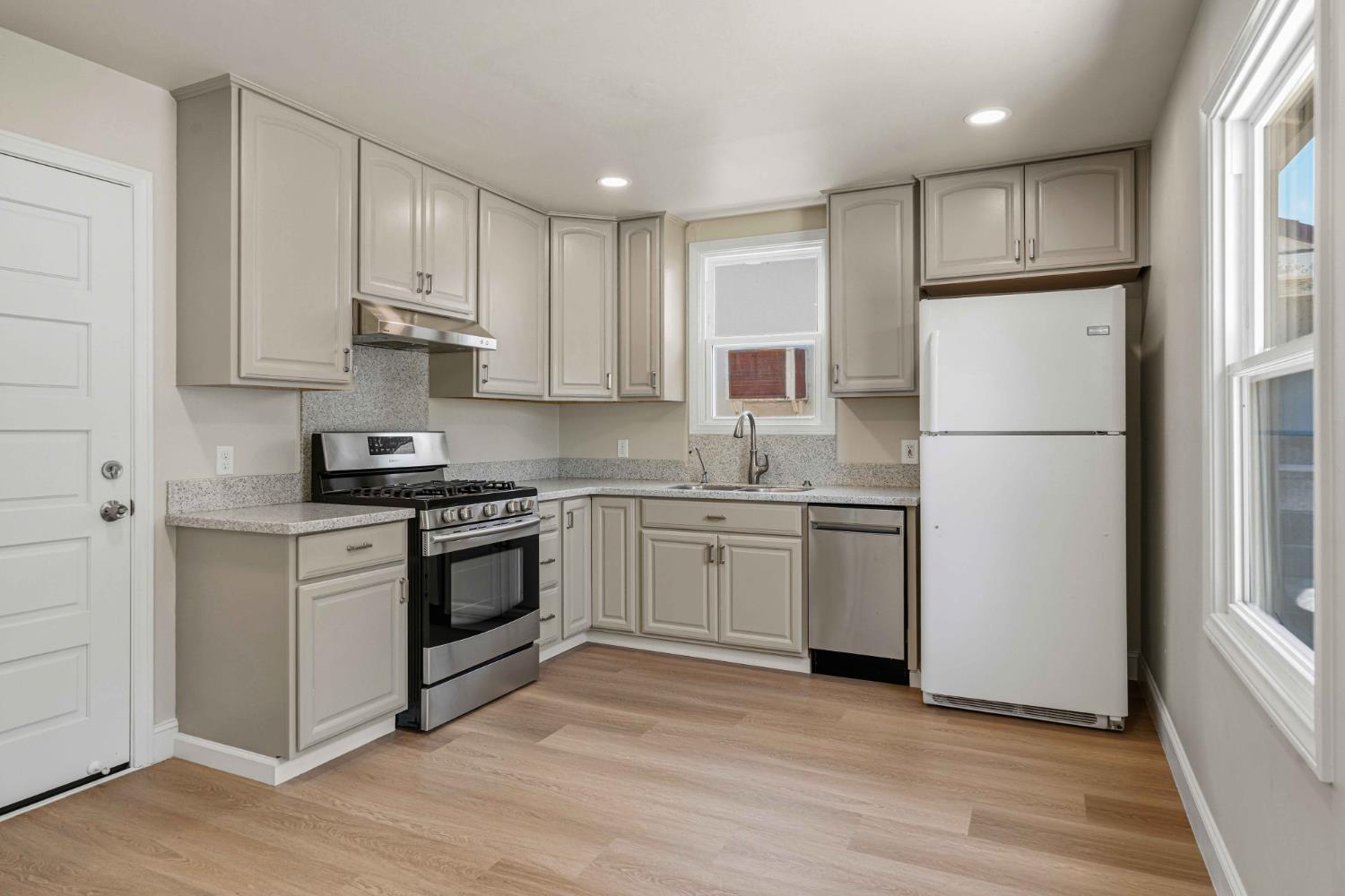 1625 Spring Street Stockton, CA 95206 - Photo 7 of 29