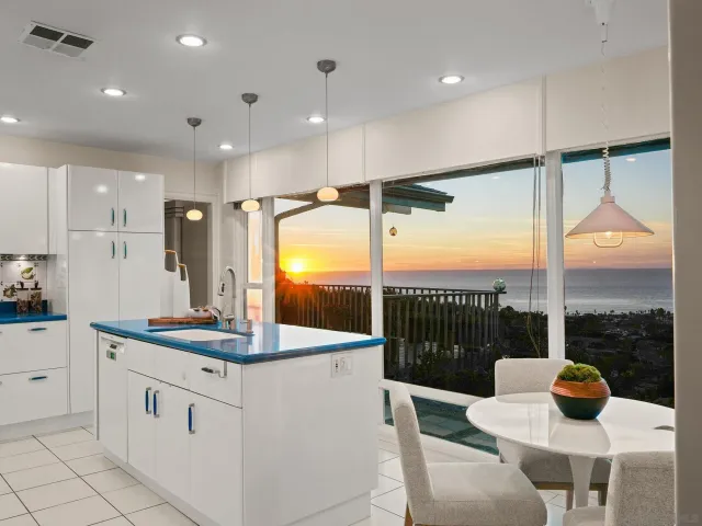 $4,299,000 | 6424 El Camino Del Teatro, La Jolla, CA 92037