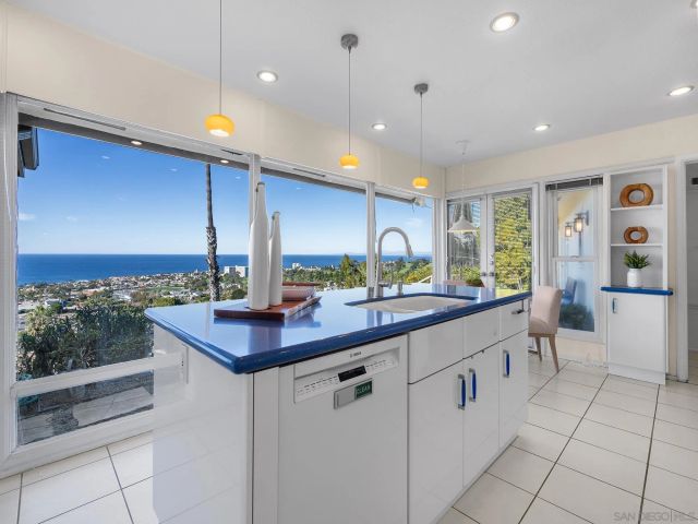 $4,299,000 | 6424 El Camino Del Teatro, La Jolla, CA 92037