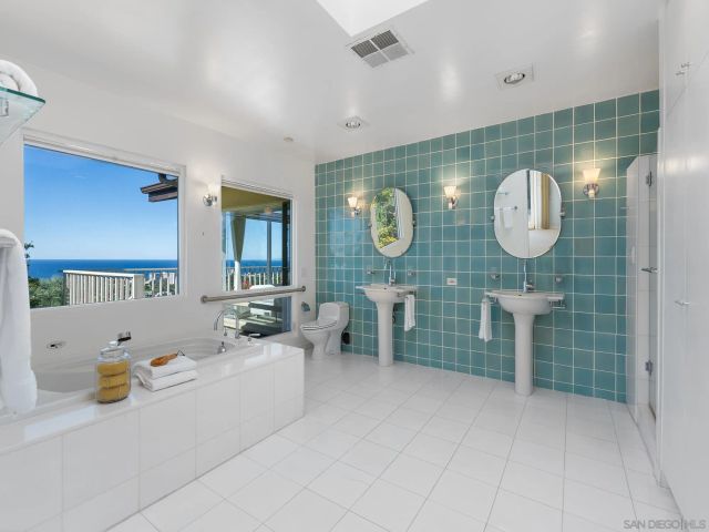 $4,299,000 | 6424 El Camino Del Teatro, La Jolla, CA 92037
