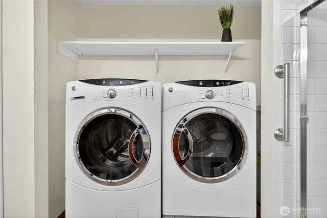 a close up view of a washer and dryer