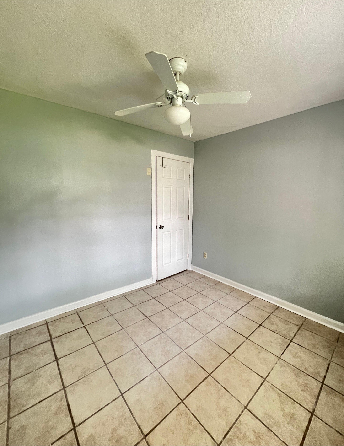 3121 Bond Street Pasadena, TX 77503 - Photo 9 of 16 a view of an empty room and wooden floor