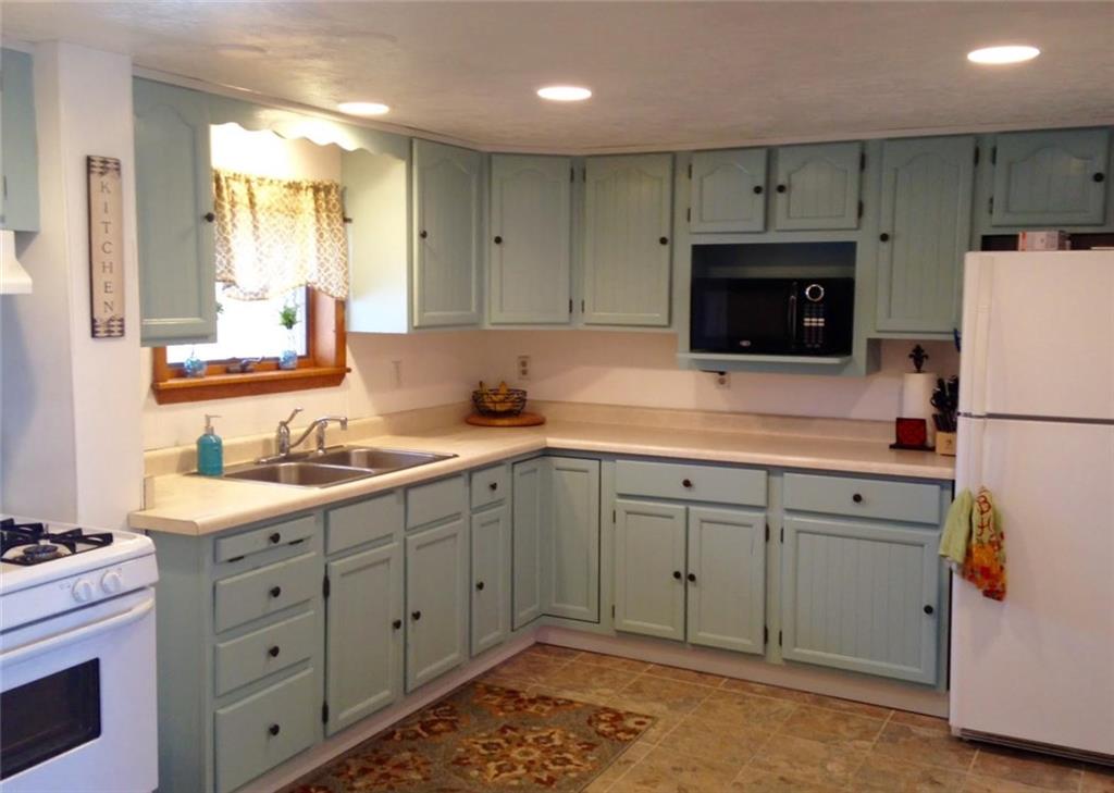782 Elk Avenue Rochester, PA 15074 - Photo 6 of 23 Very large kitchen, bright and airy!