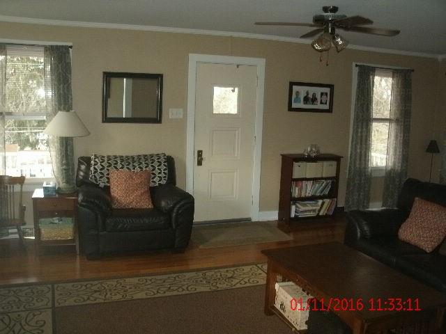 782 Elk Avenue Rochester, PA 15074 - Photo 8 of 23 Living room, pleasant neutral colors throughout.