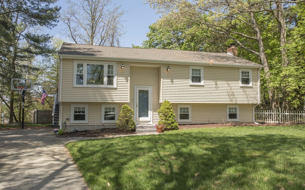 7 Sunhill Road Norton, MA 02766 - Photo 1 of 25 Gallery Image 1