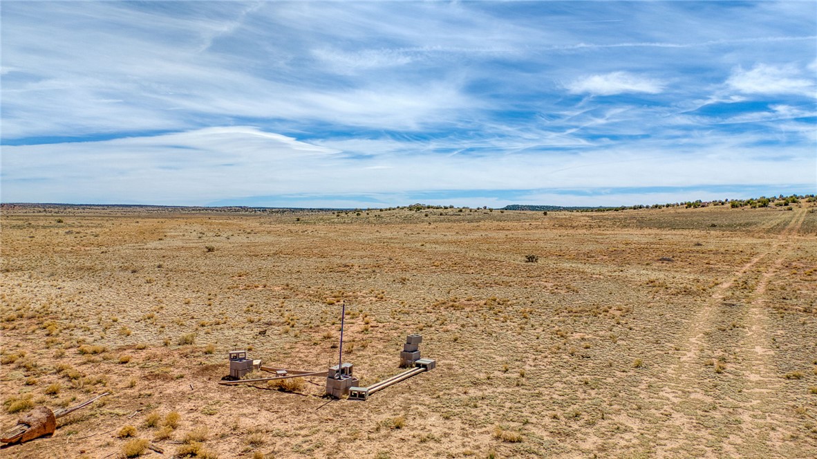 301-34-019 North James Sheriff Road Seligman, AZ 86337 - Photo 2 of 20 a view of an ocean