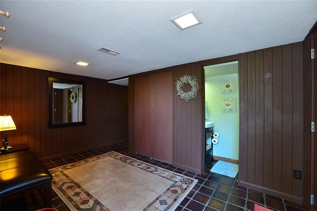 318 Sunset Road Pittsburgh, PA 15237 - Photo 17 of 24