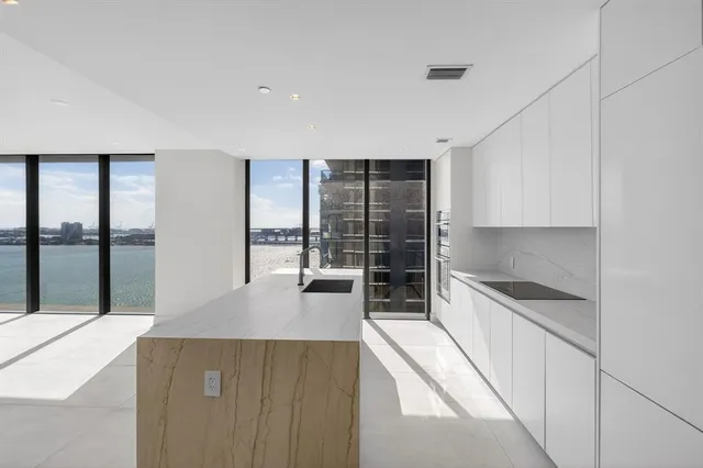 $15,000 | 700 Northeast 24th Street, Unit 1807, Miami, FL 33137