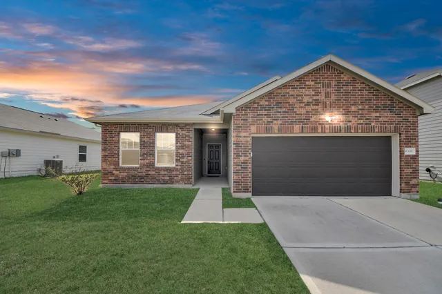 $2,200 | 6306 Highland Trl Drive, Richmond, TX 77469