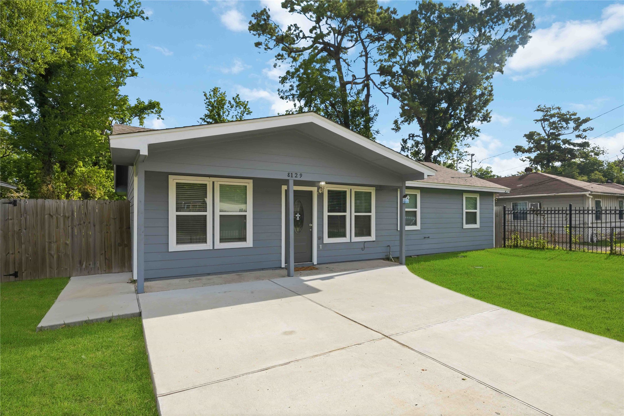 8129 Linda Vista Road Houston, TX 77028 - Photo 3 of 27