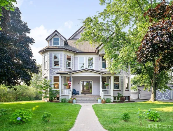 $1,800,000 | 322 East Ridge Street, Marquette, MI 49855