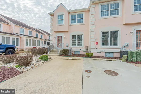 a view of a house with a tub