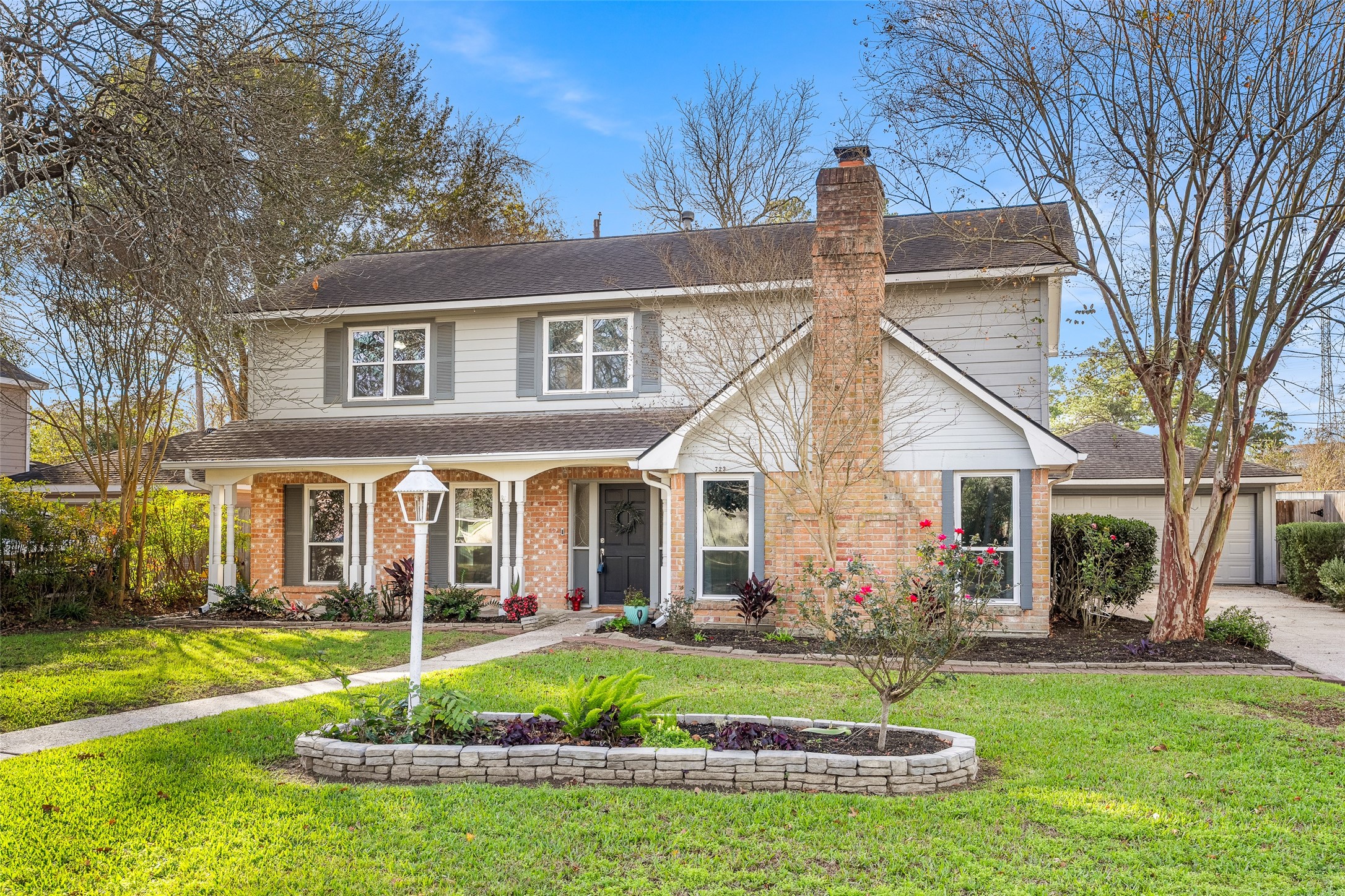 Beautifully maintained curb appeal in the desirable Vicksburg community.