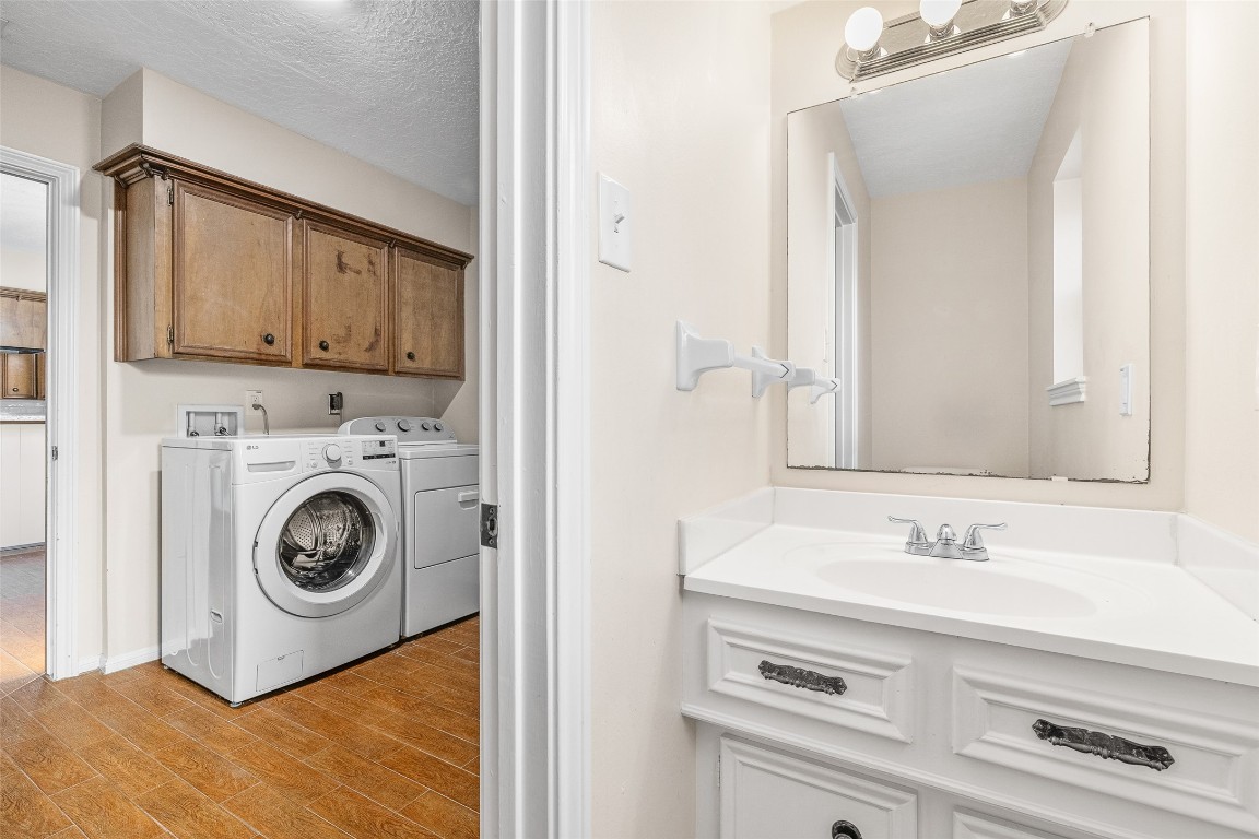 723 Shadow Brook Drive Spring, TX 77380 - Photo 21 of 44 a bathroom with a sink and a mirror