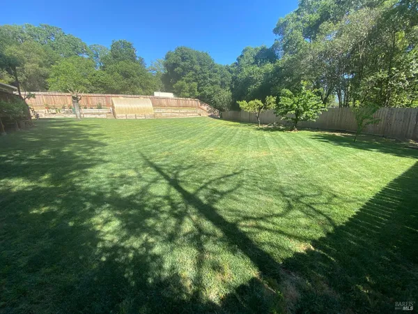 $600,000 | 1725 East Madrone Avenue, Ukiah, CA 95482