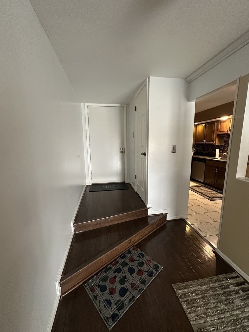 18559 Escanaba Avenue, Unit 305 Lansing, IL 60438 - Photo 2 of 17