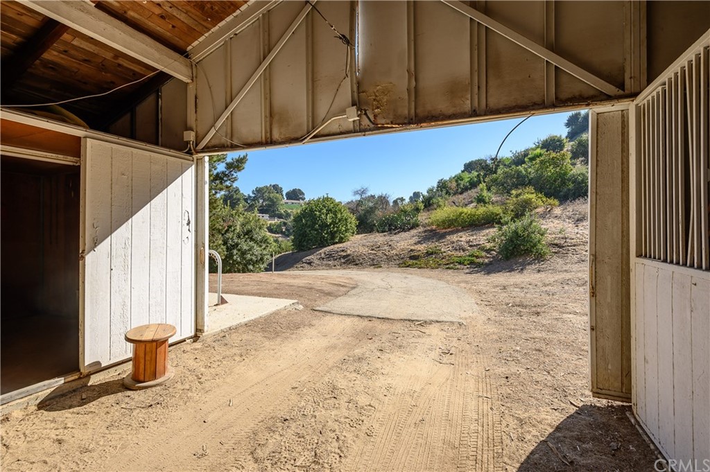 4 Poppy Trail Rolling Hills, CA 90274 - Photo 20 of 22 a view of a backyard