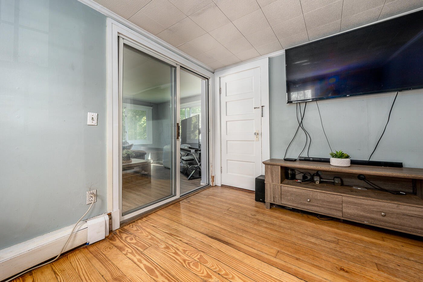 42 Hunters Brook Road Sagamore Beach, MA 02562 - Photo 16 of 27 livroom2
