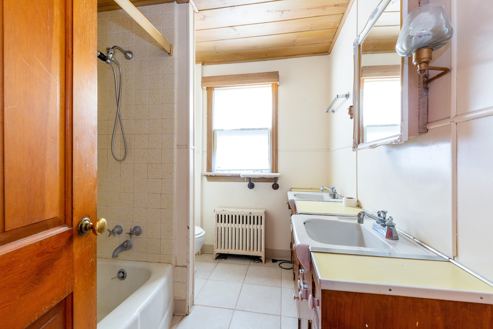 870 Half Day Road Highland Park, IL 60035 - Photo 7 of 10 a bathroom with a tub sink vanity and mirror
