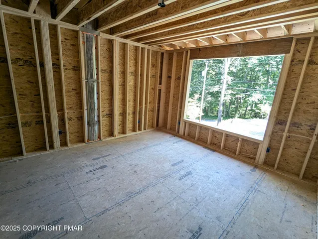 $479,900 | 203 Lincoln Lane, East Stroudsburg, PA 18301