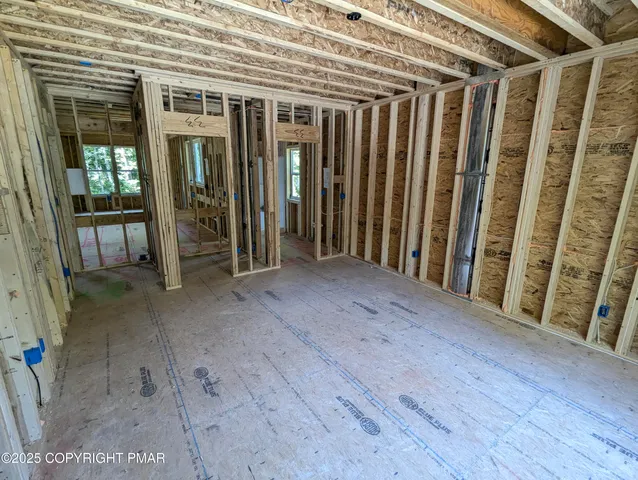 $479,900 | 203 Lincoln Lane, East Stroudsburg, PA 18301