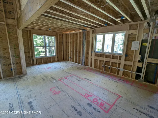 $479,900 | 203 Lincoln Lane, East Stroudsburg, PA 18301