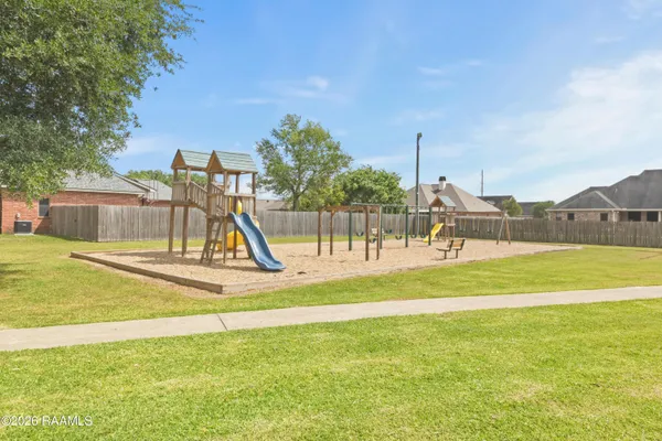 $395,000 | 9661 Belle Pl Drive, Maurice, LA 70555