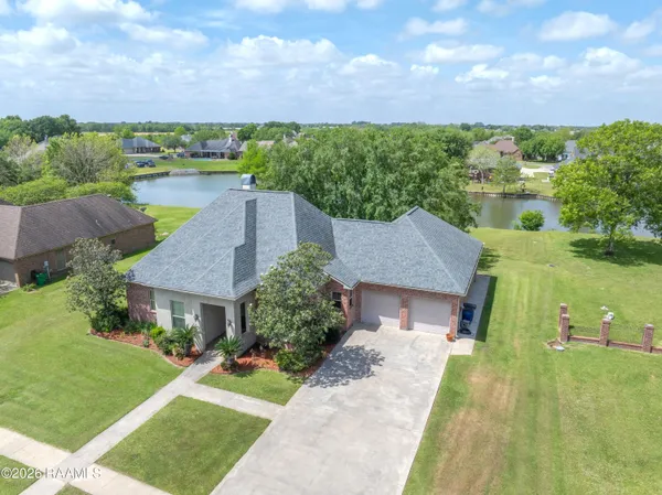 $395,000 | 9661 Belle Pl Drive, Maurice, LA 70555