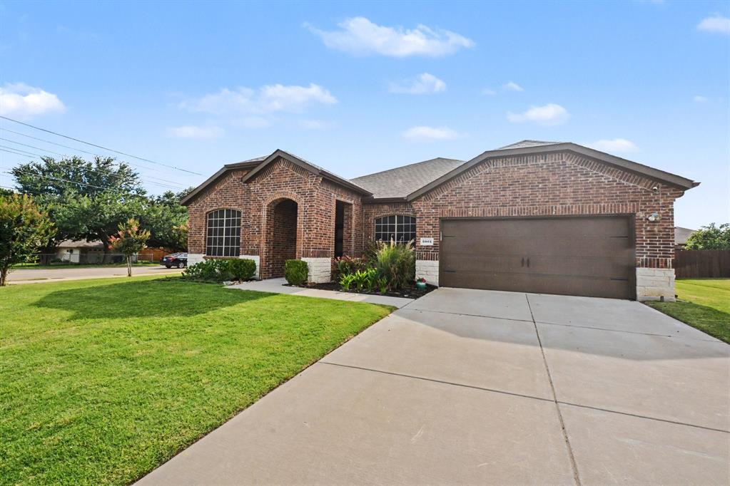 3801 Forest Bend Road Denton, TX 76208 - Photo 3 of 36