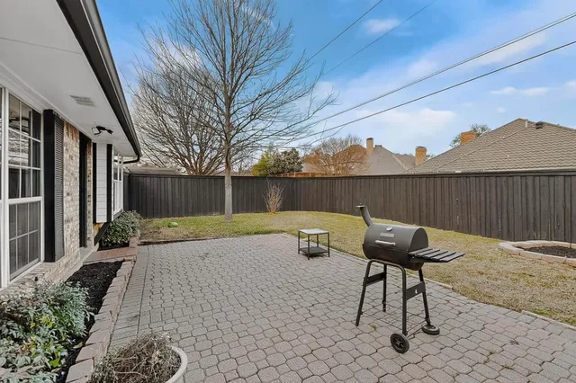 a view of backyard space