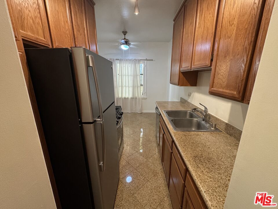 264 South Reeves Drive, Unit 101 Beverly Hills, CA 90212 - Photo 18 of 22