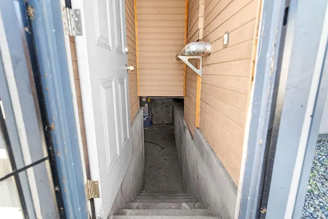 a view of utility room