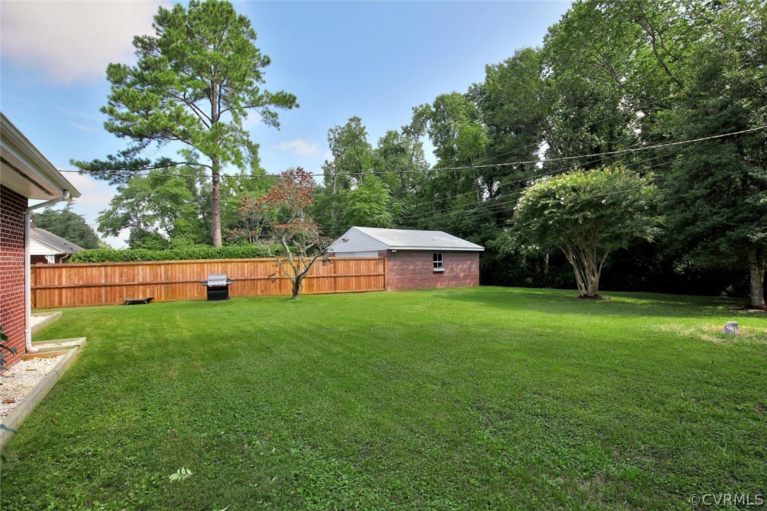 2007 Briarcliff Road Richmond, VA 23225 - Photo 26 of 27 BACKYARD toward garage