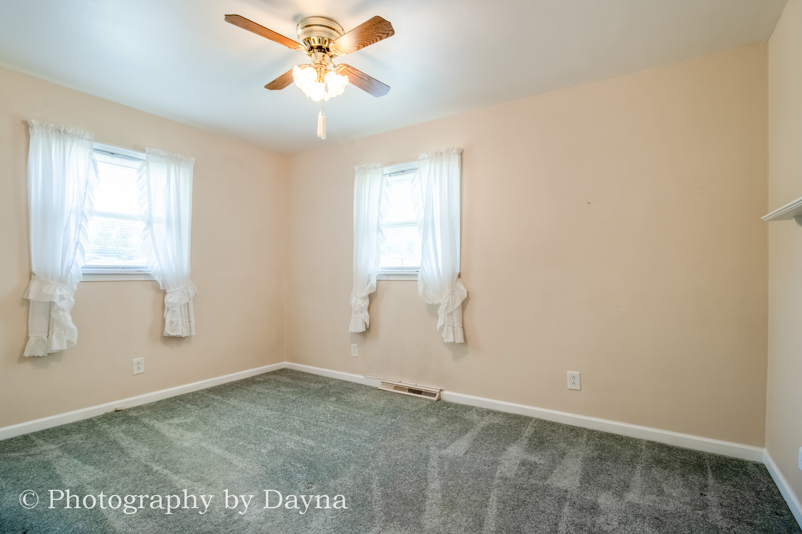 6 Park Place Kankakee, IL 60901 - Photo 20 of 36 an empty room with windows and fan