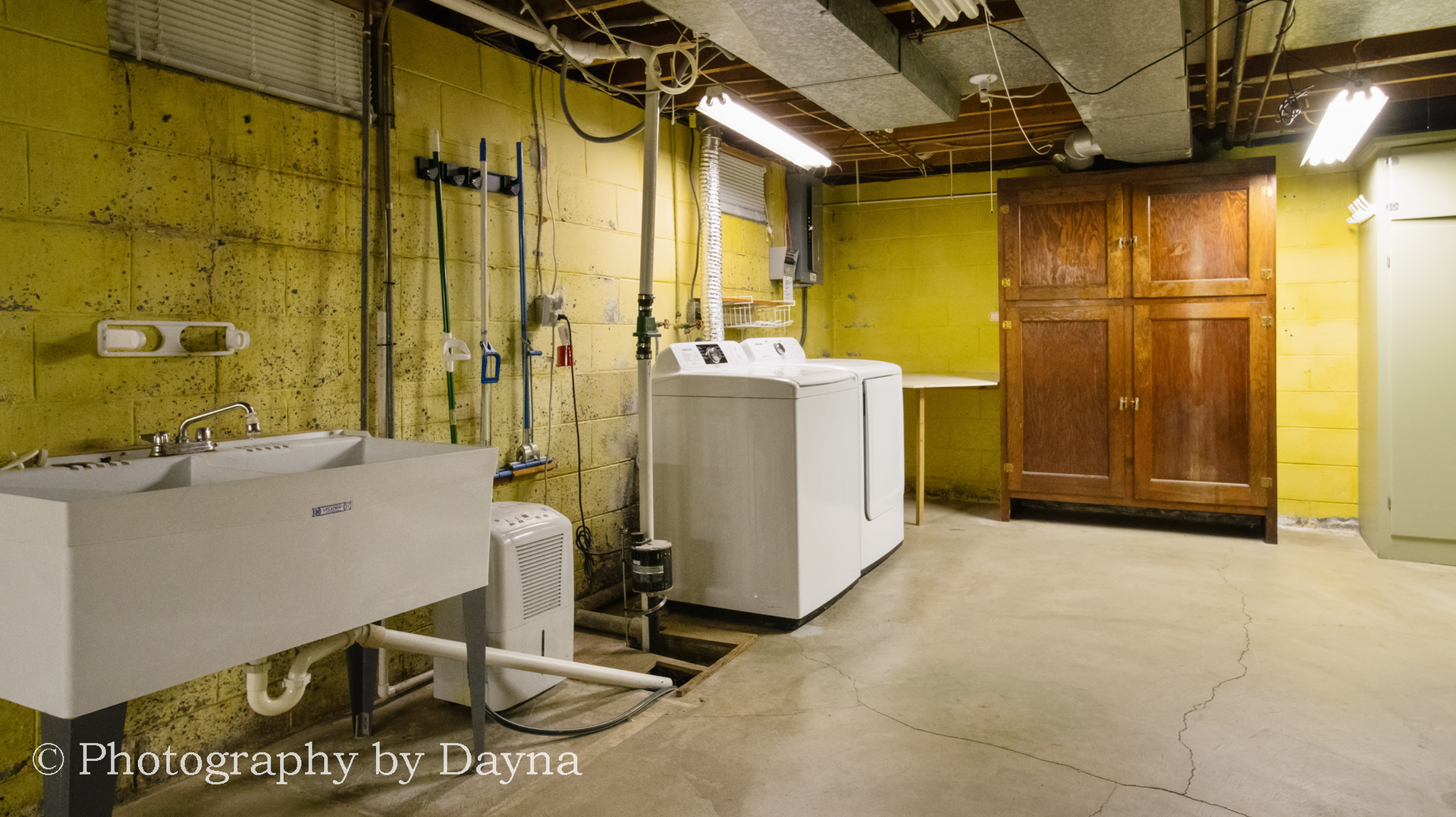 6 Park Place Kankakee, IL 60901 - Photo 29 of 36 a view of a bathroom with a tub and a shower