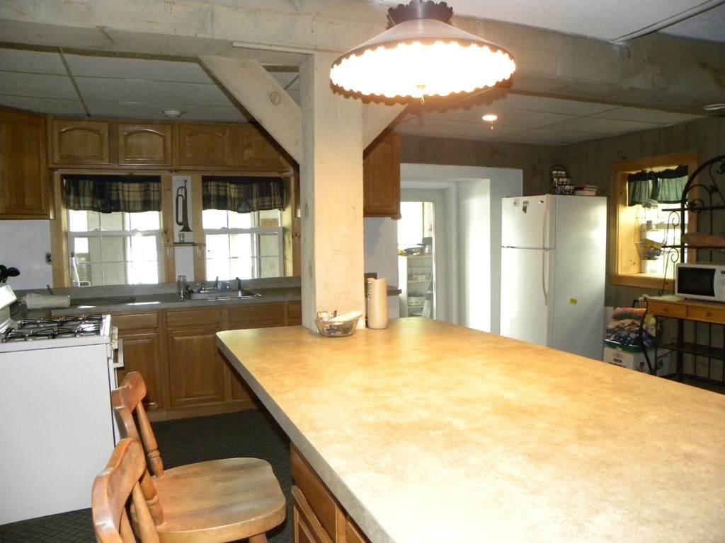 52 Baker Road Charlton, MA 01507 - Photo 9 of 30 Gallery Image 9