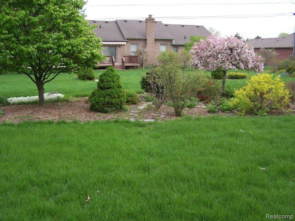 1836 East Hamlin Road Rochester, MI 48307 - Photo 19 of 25 Backyard
