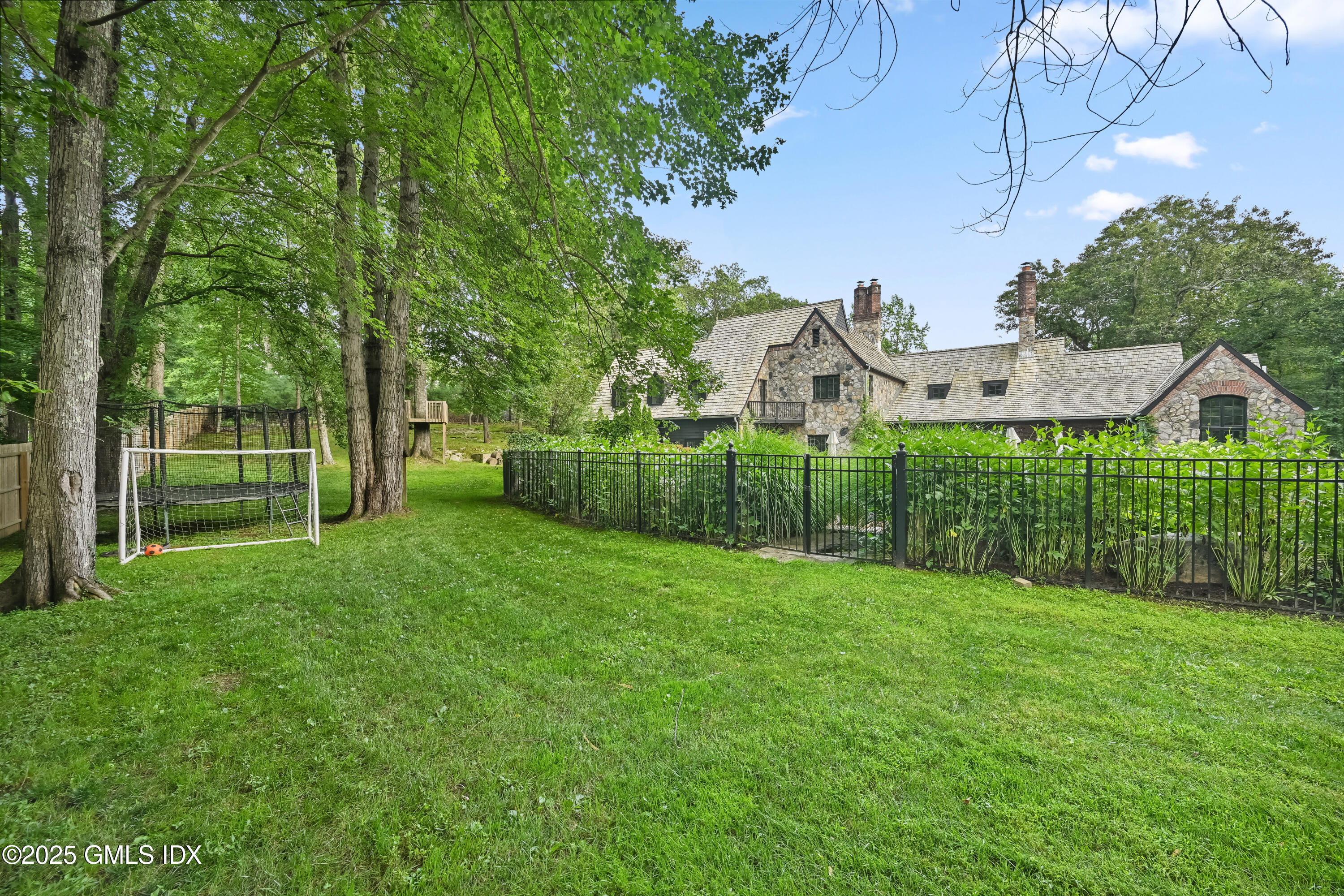 3090 High Ridge Road Stamford, CT 06903 - Photo 35 of 40 a view of a garden