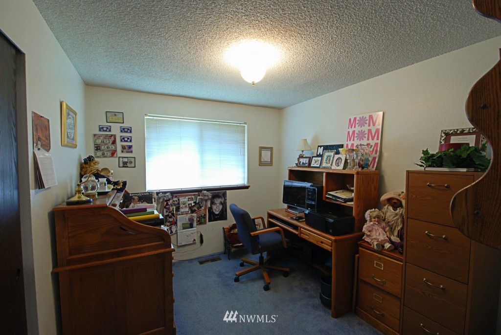 5821 Lemon Road Northeast Olympia, WA 98506 - Photo 14 of 25 Gallery Image 14