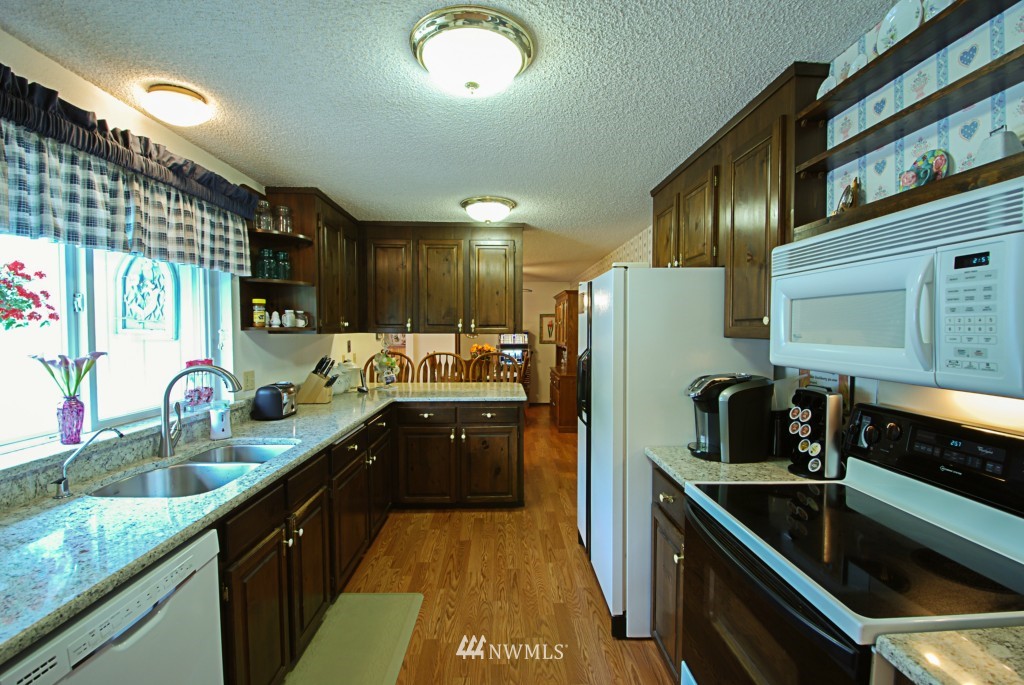 5821 Lemon Road Northeast Olympia, WA 98506 - Photo 6 of 25 Gallery Image 6