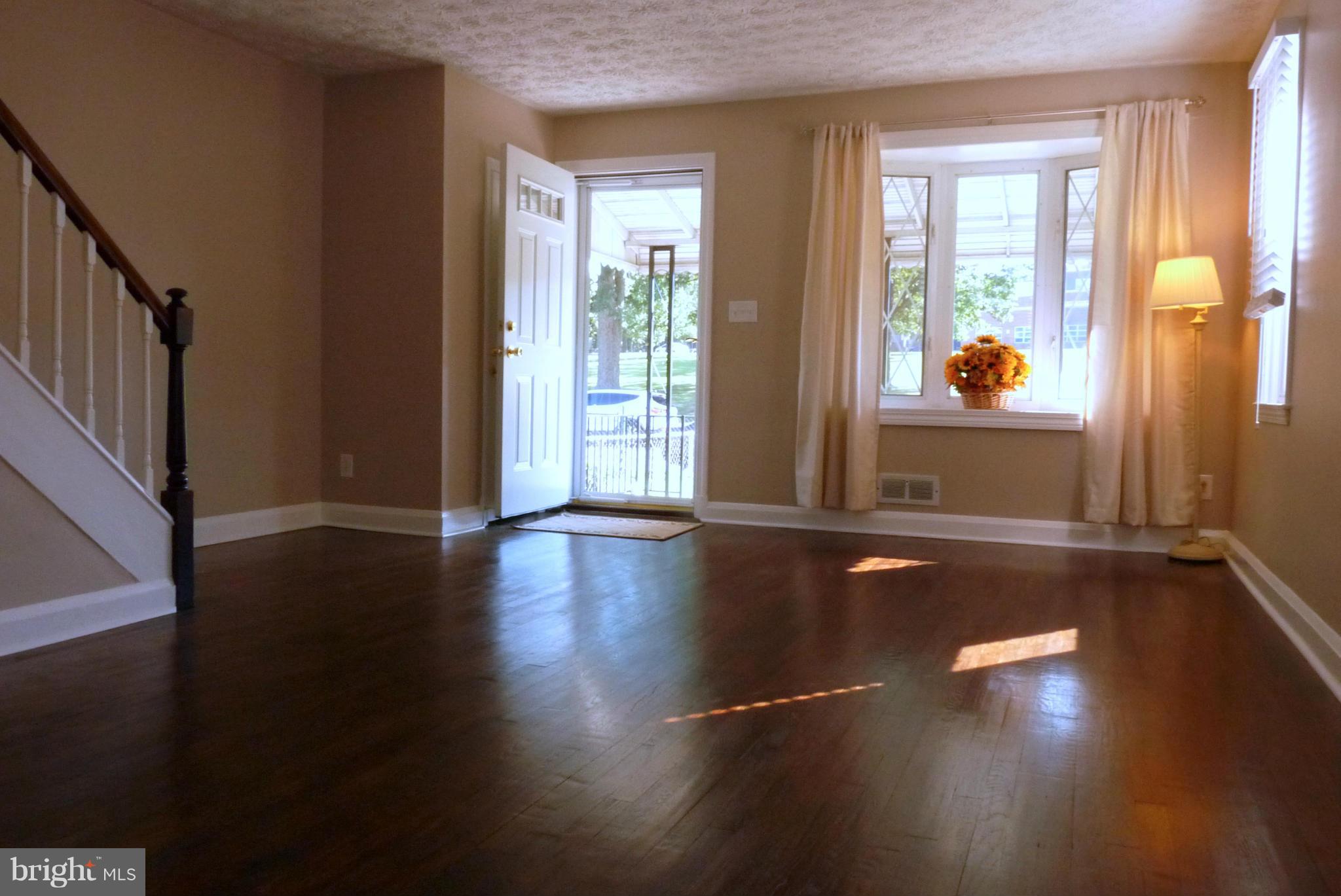 448 Stemmers Run Road Baltimore, MD 21221 - Photo 3 of 30 Living Room