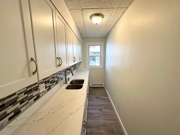 $2,200 | 13 New Hampshire Avenue, Unit 1, Haverhill, MA 01835