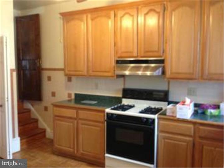 907 Wynnewood Road Philadelphia, PA 19151 - Photo 5 of 9 Kitchen