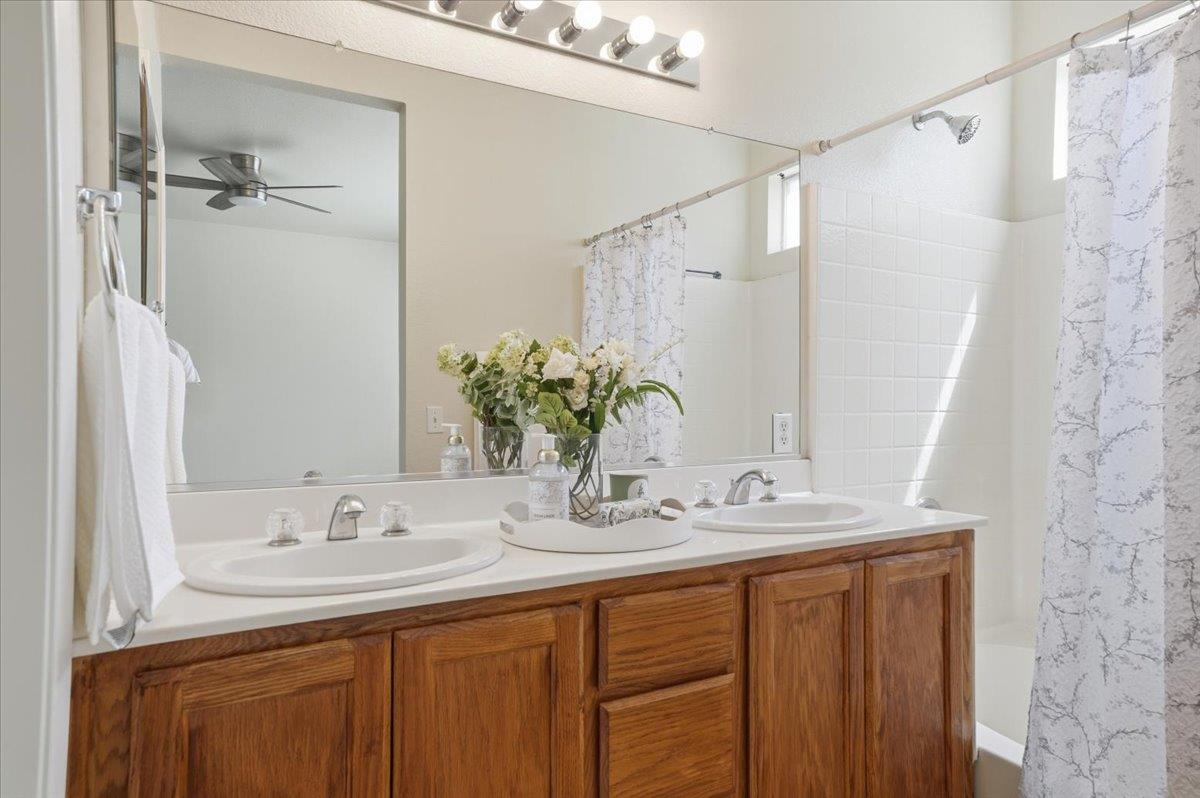 6820 Ranch House Way Citrus Heights, CA 95621 - Photo 24 of 34 Primary bathroom